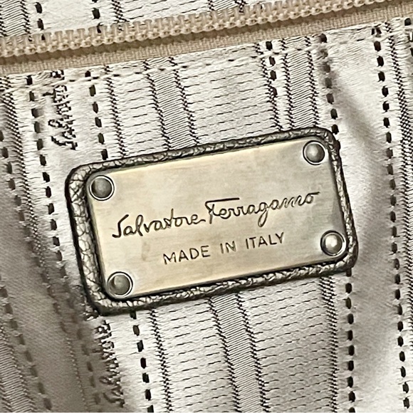 Salvatore Ferragamo metallic leather Gancini shoulder bag - Picture 8 of 11